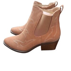 Serra Size 10 Tan Cowboy
Boot Bootie
